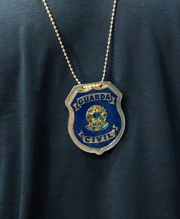 DISTINTIVO GUARDA CIVIL/ BA + SUPORTE EM METAL - PRATA